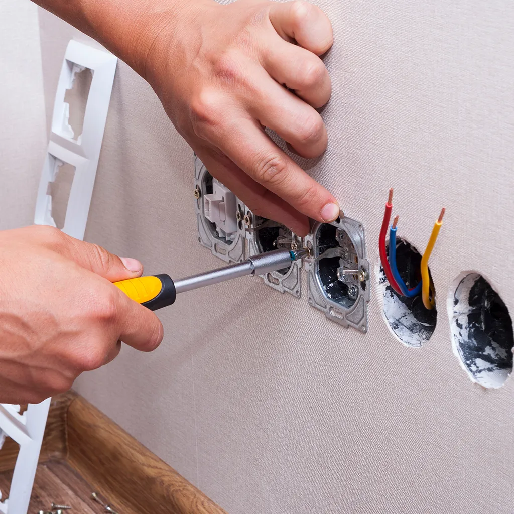 Elektroarbeiten an Steckdosen