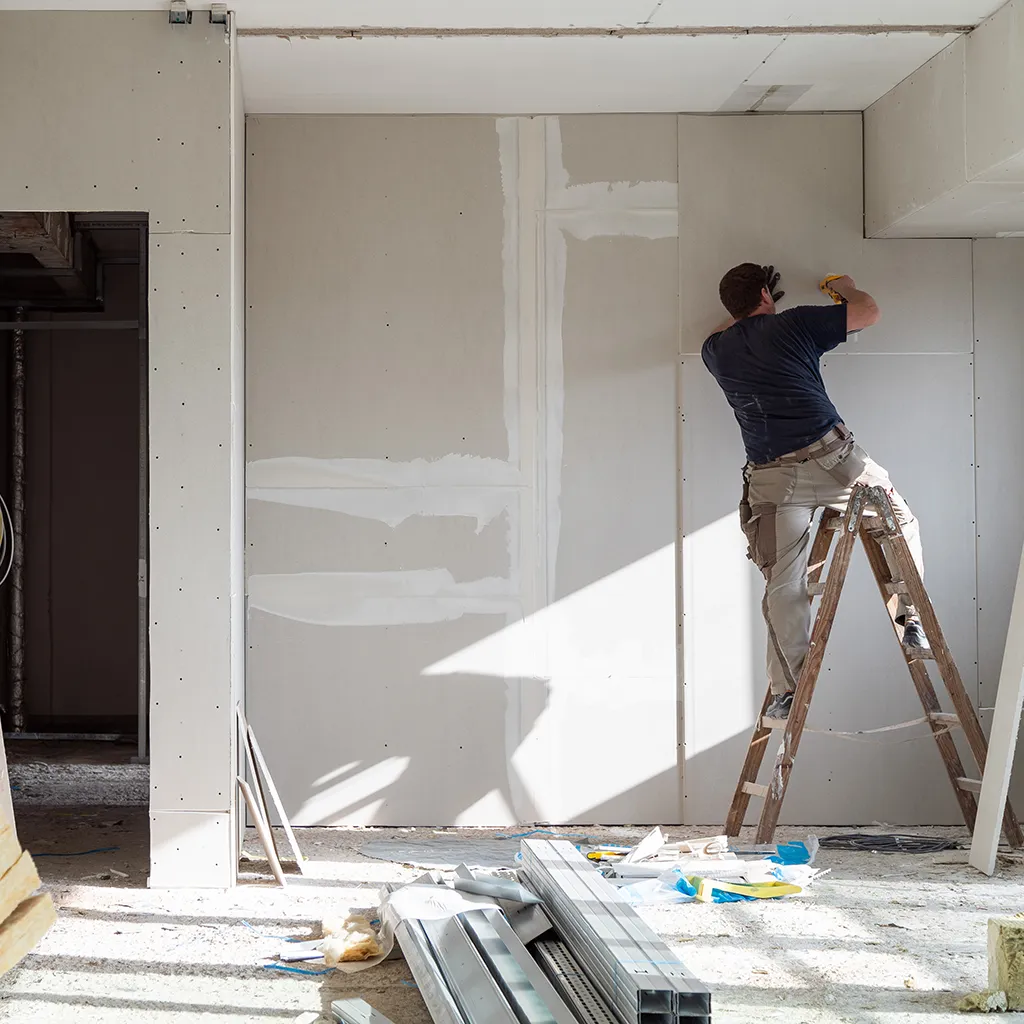 Handwerker bei Trockenbau